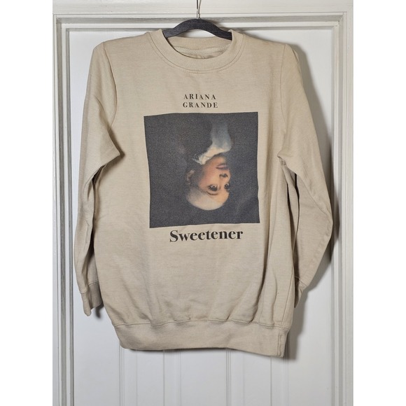 Ariana Grande Sweetener Tour Sweatshirt Size Large Pullover Graphic Tan - Picture 1 of 4